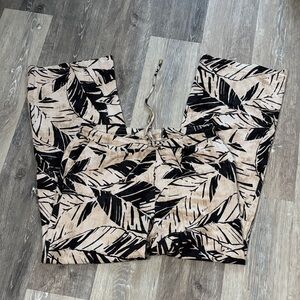 Chico's Black and Tan Leaf Print Pants (Size 0 or standard size 4)